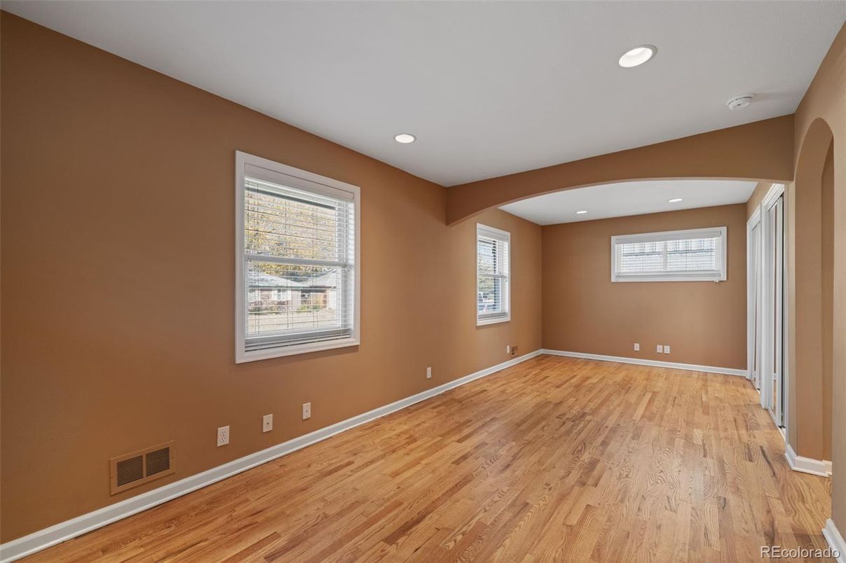 Empty room, Interior, Recessed Lighting, Wood Texture Flooring