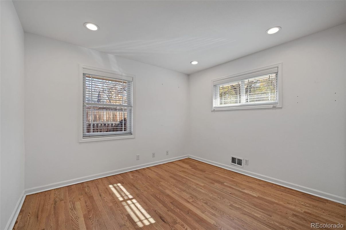 Empty room, Interior, Recessed Lighting, Wood Texture Flooring