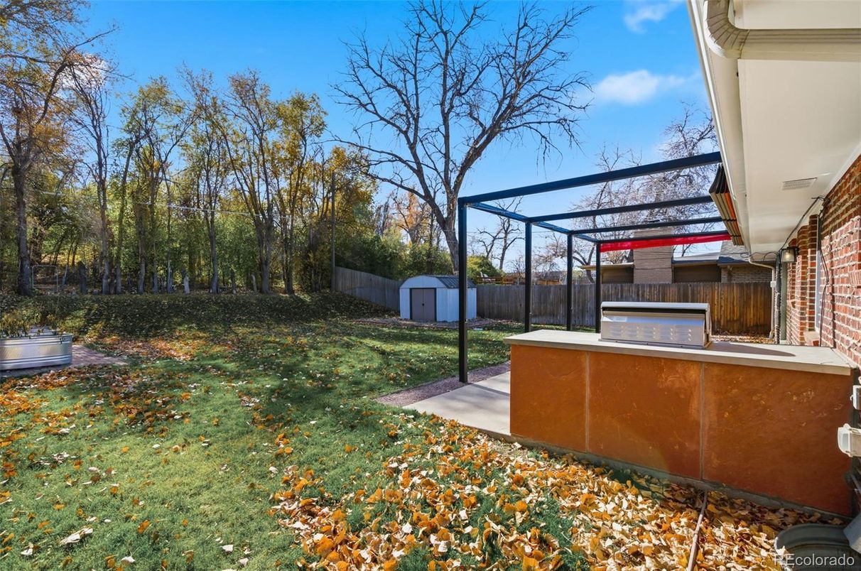 Backyard, Exterior, Outdoor Kitchen