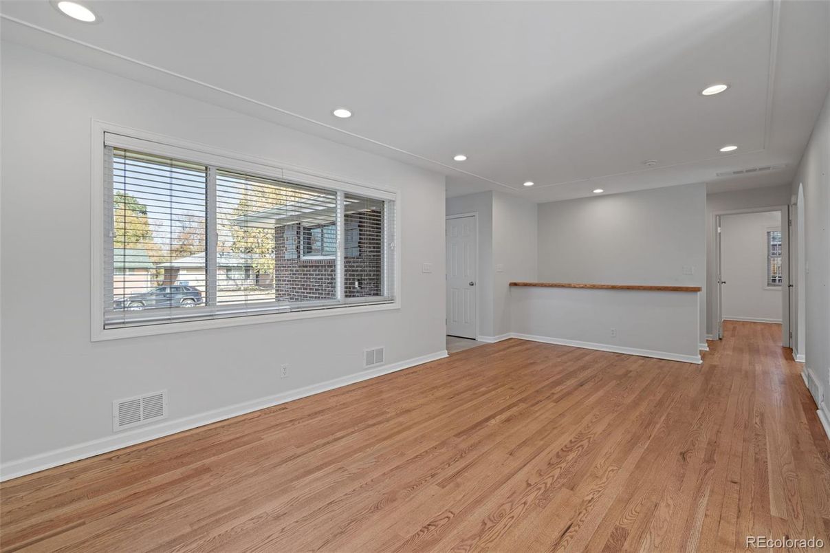 Empty room, Interior, Recessed Lighting, Wood Texture Flooring