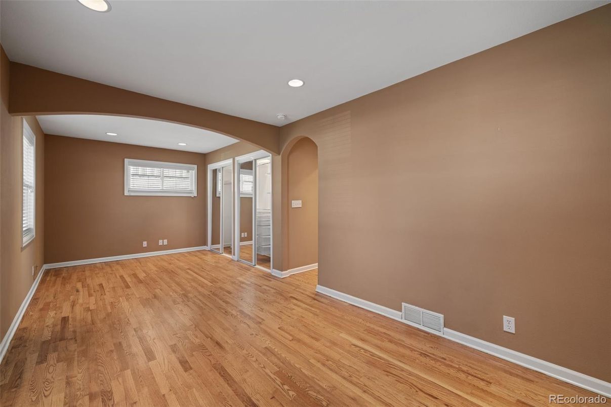 Empty room, Interior, Recessed Lighting, Wood Texture Flooring