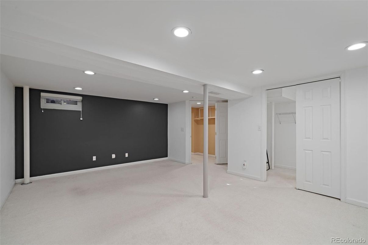 Empty room, Interior, Recessed Lighting