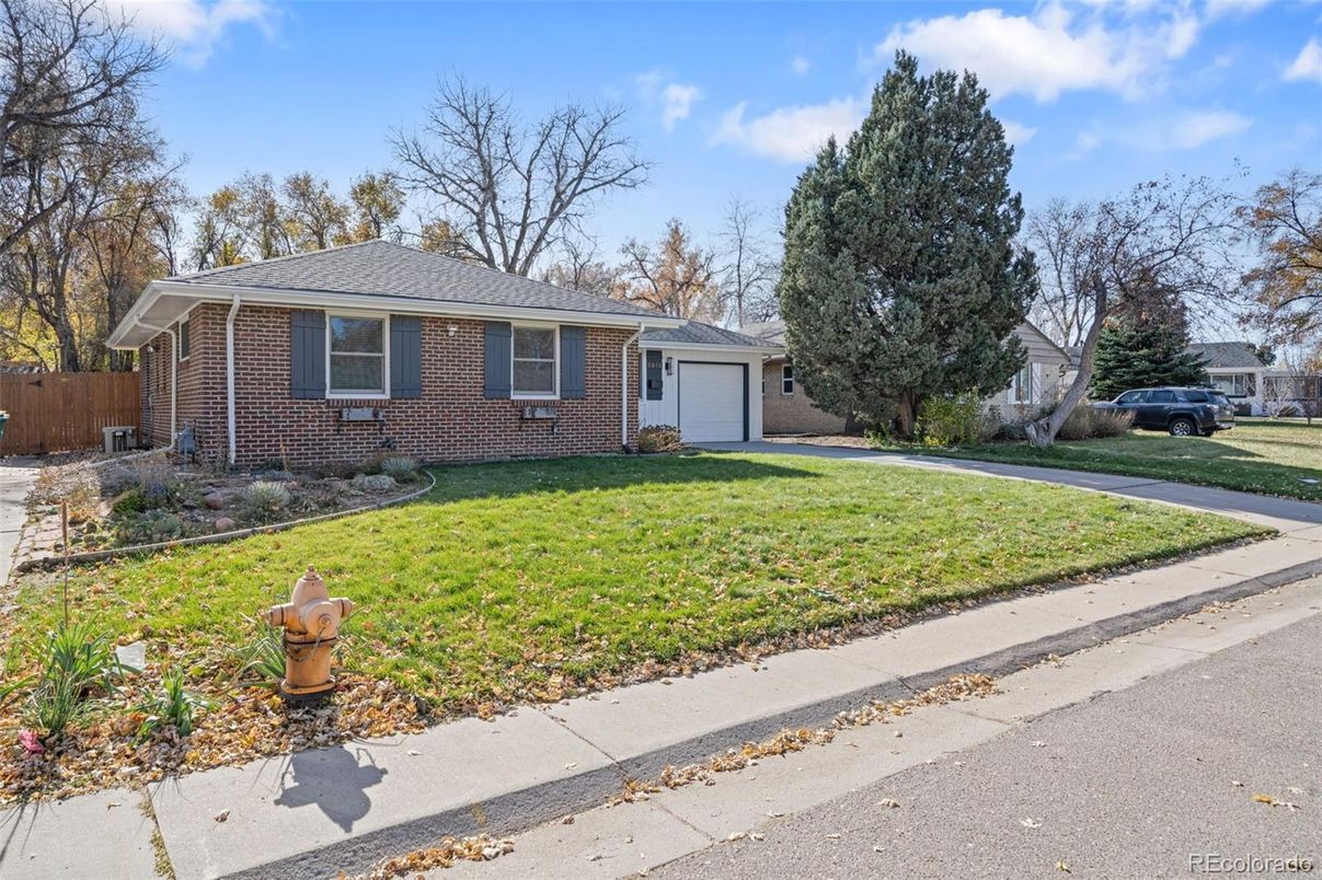 Attached, Exterior, Facade, Brick Facade, Ranch