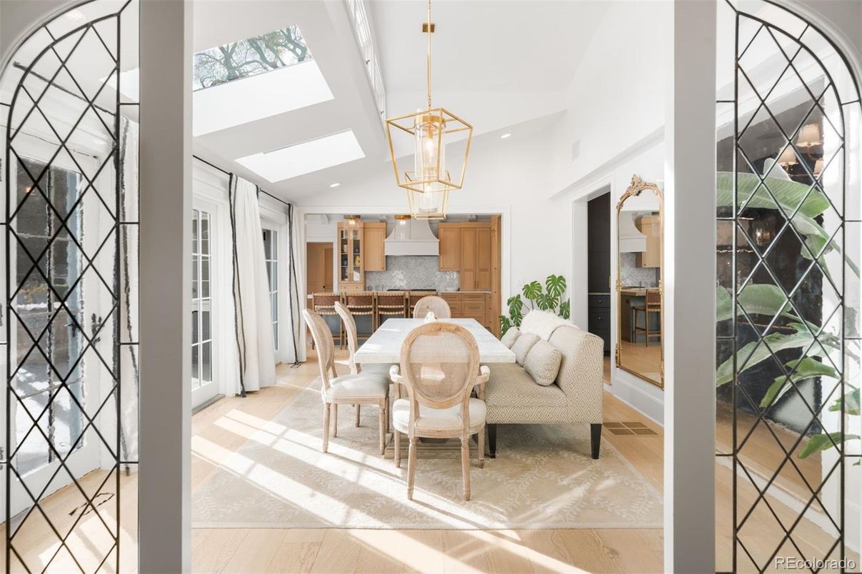 Dining room, Interior, Kitchen, Pendant Lights, Recessed Lighting, Wood Texture Flooring