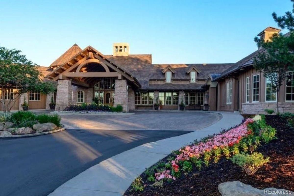 Exterior, Facade, Brick Facade, Ranch