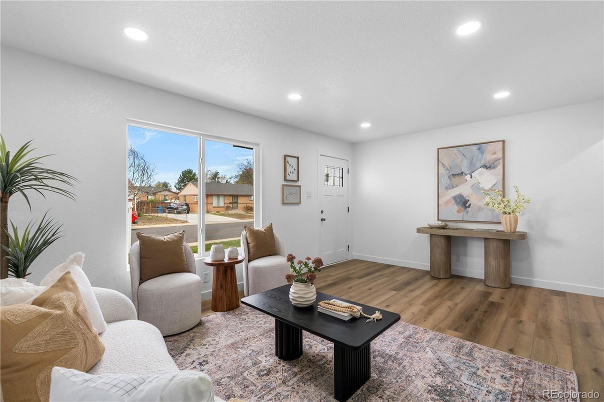 Interior, Living room, Recessed Lighting, Wood Texture Flooring