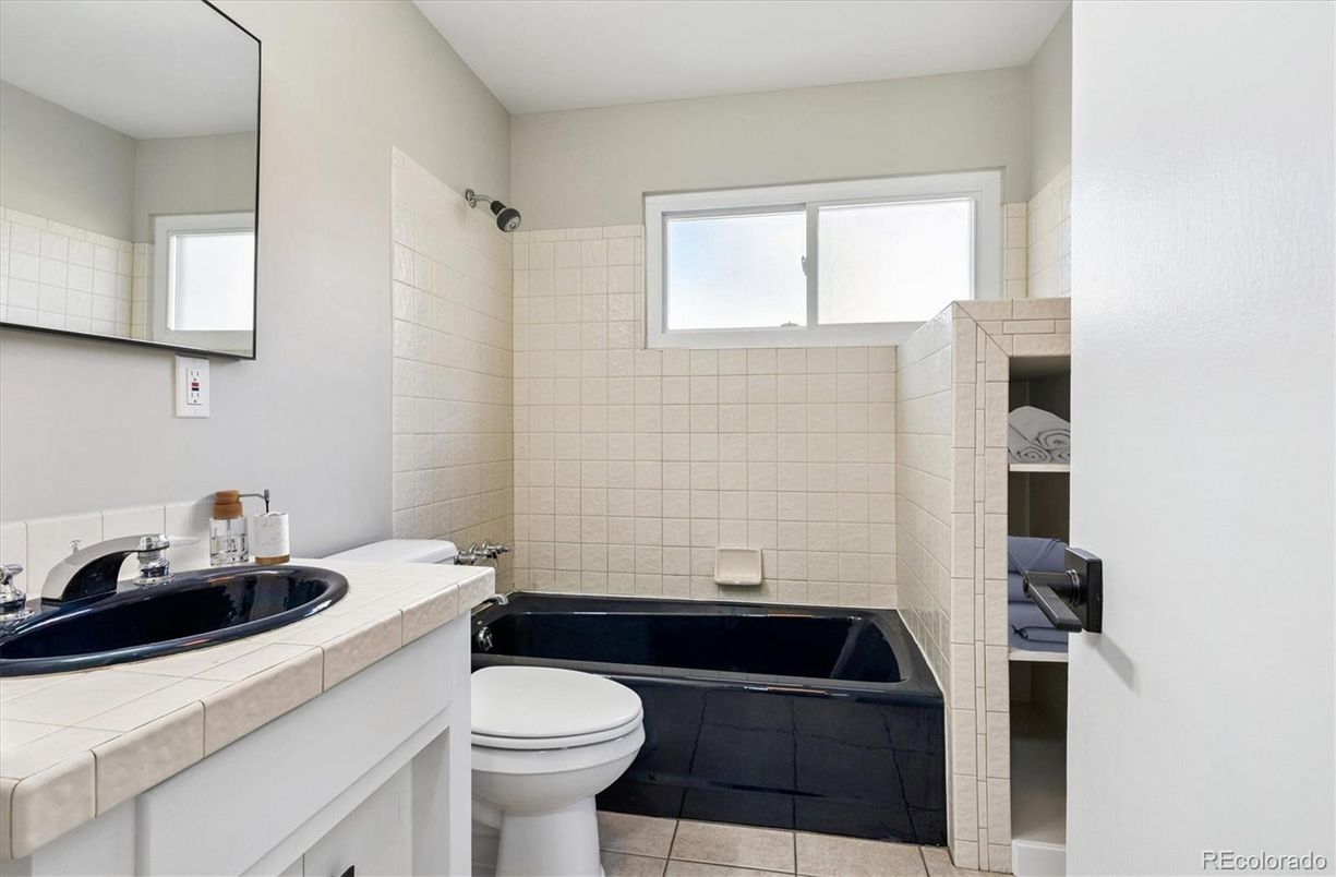 Bathroom, Interior, Tile Countertops