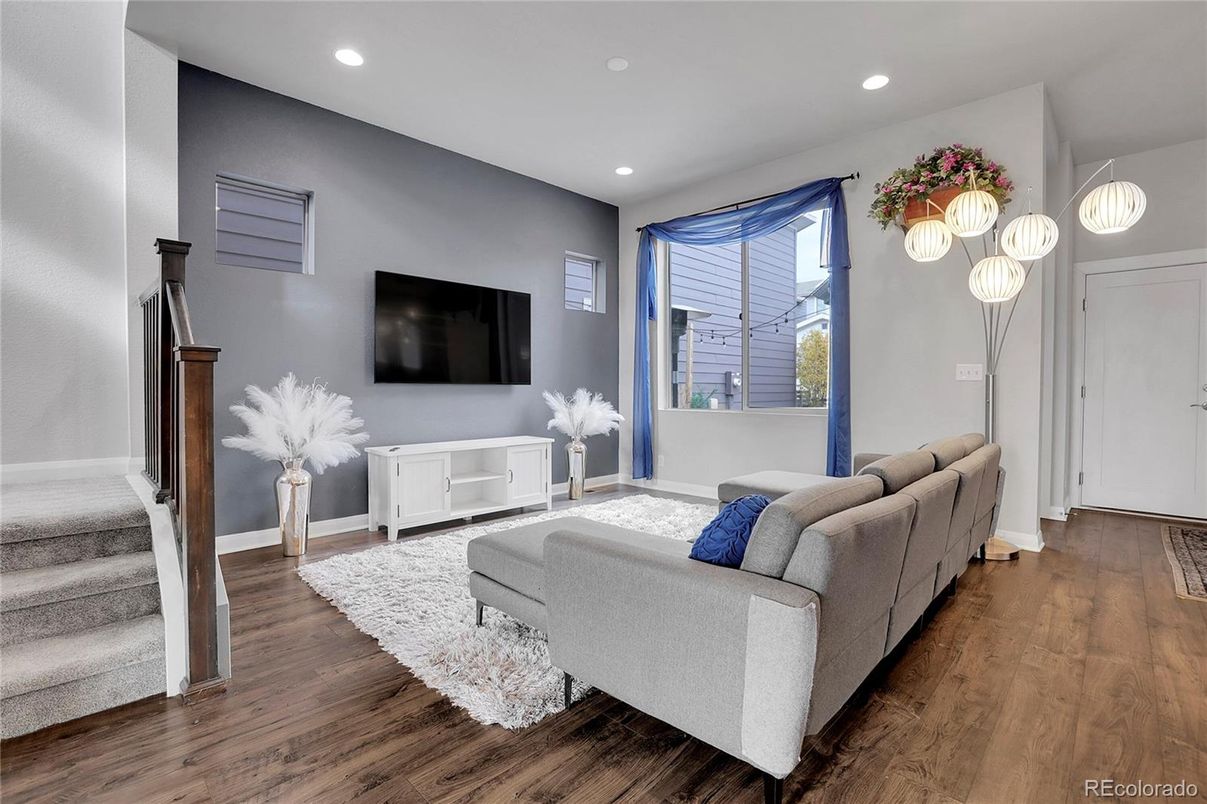 Interior, Living room, Pendant Lights, Recessed Lighting, Wood Texture Flooring