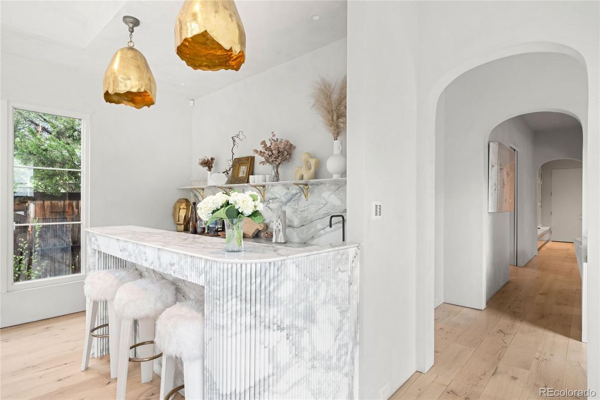 Interior, Pendant Lights, Wood Texture Flooring