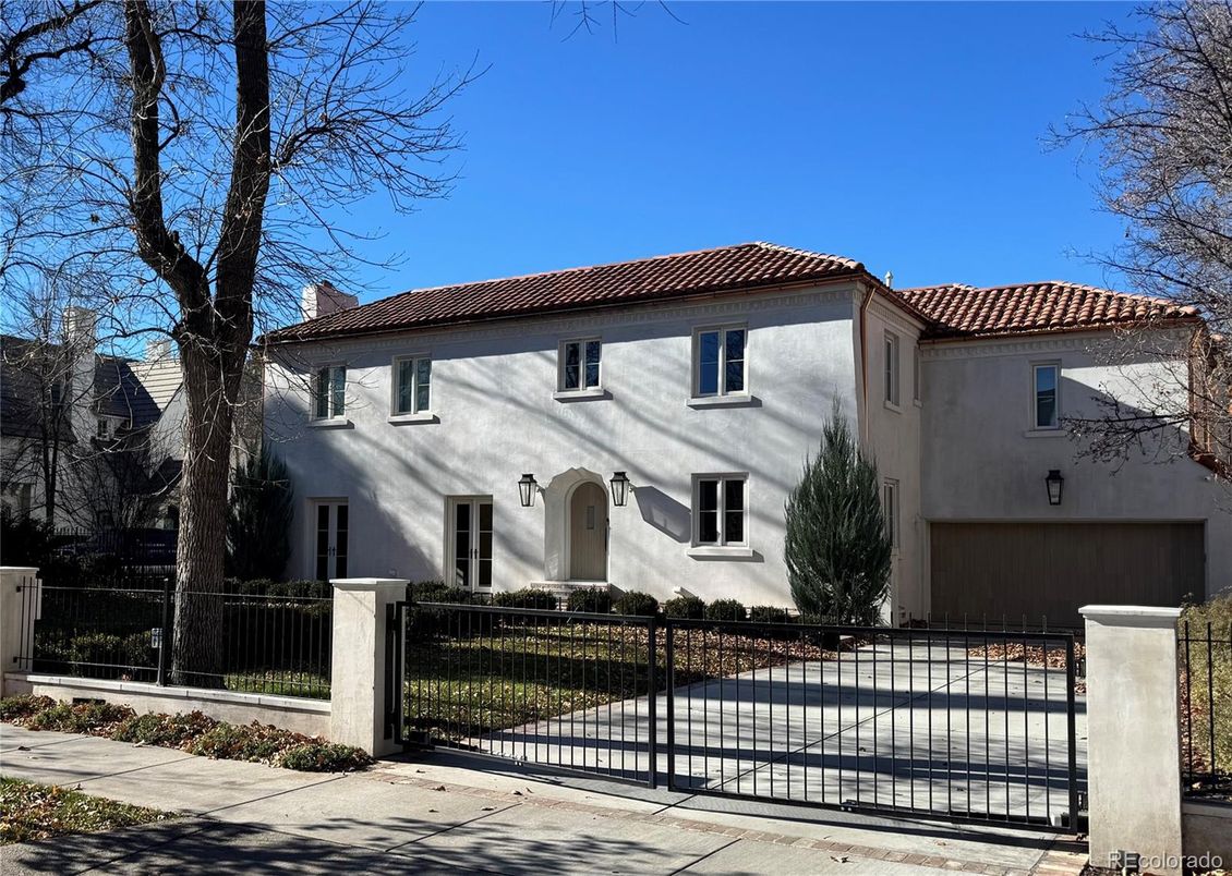 Attached, Exterior, Facade, Spanish Mediterranean