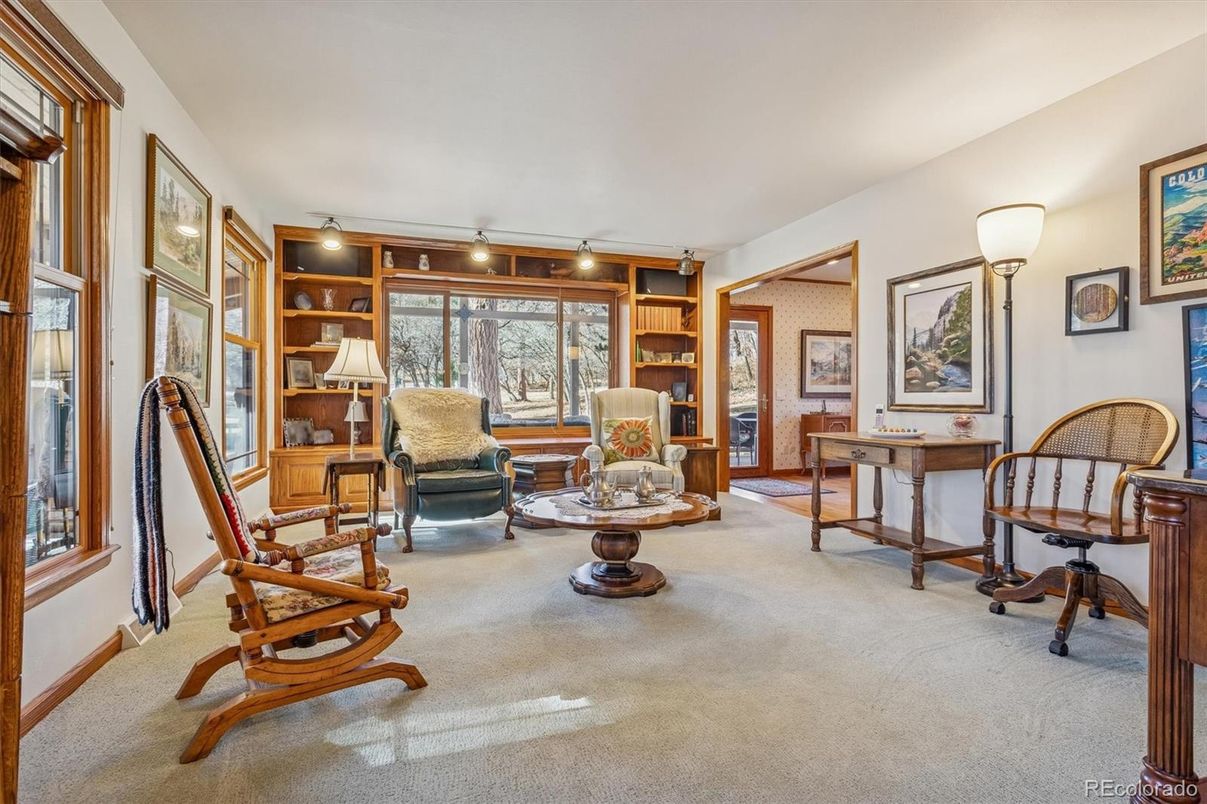 Home Office, Interior