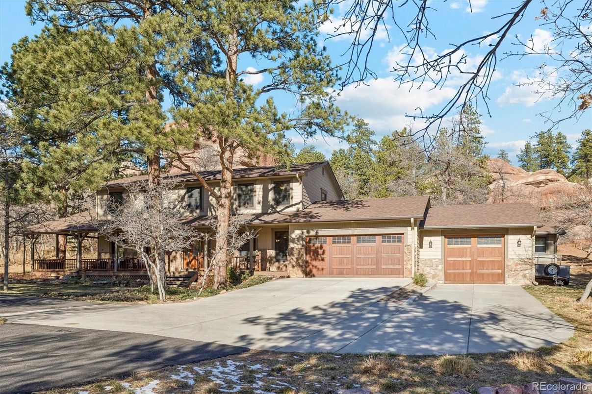 Attached, Exterior, Facade, Cape Cod