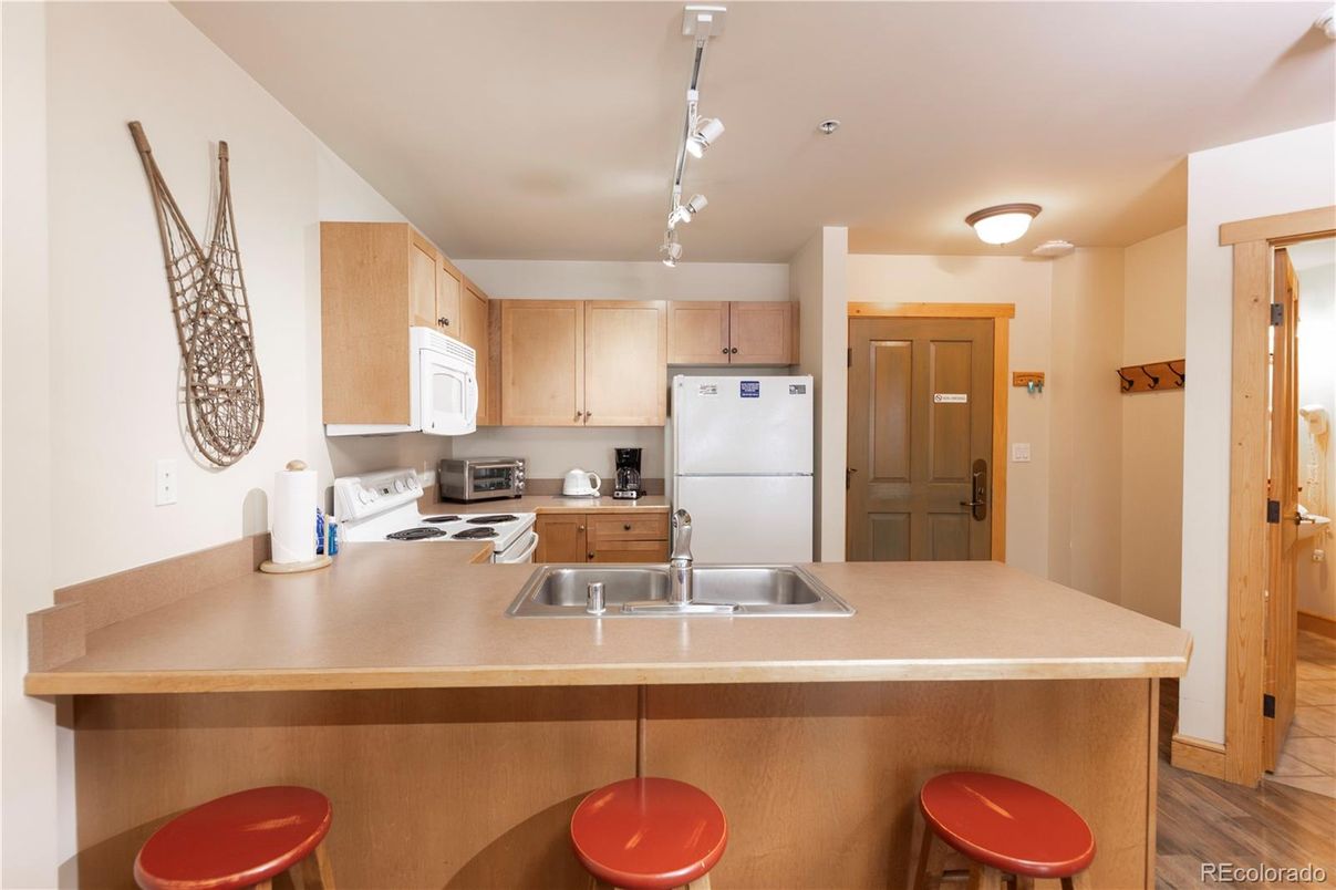 Interior, Kitchen, Pendant Lights, Wood Texture Flooring
