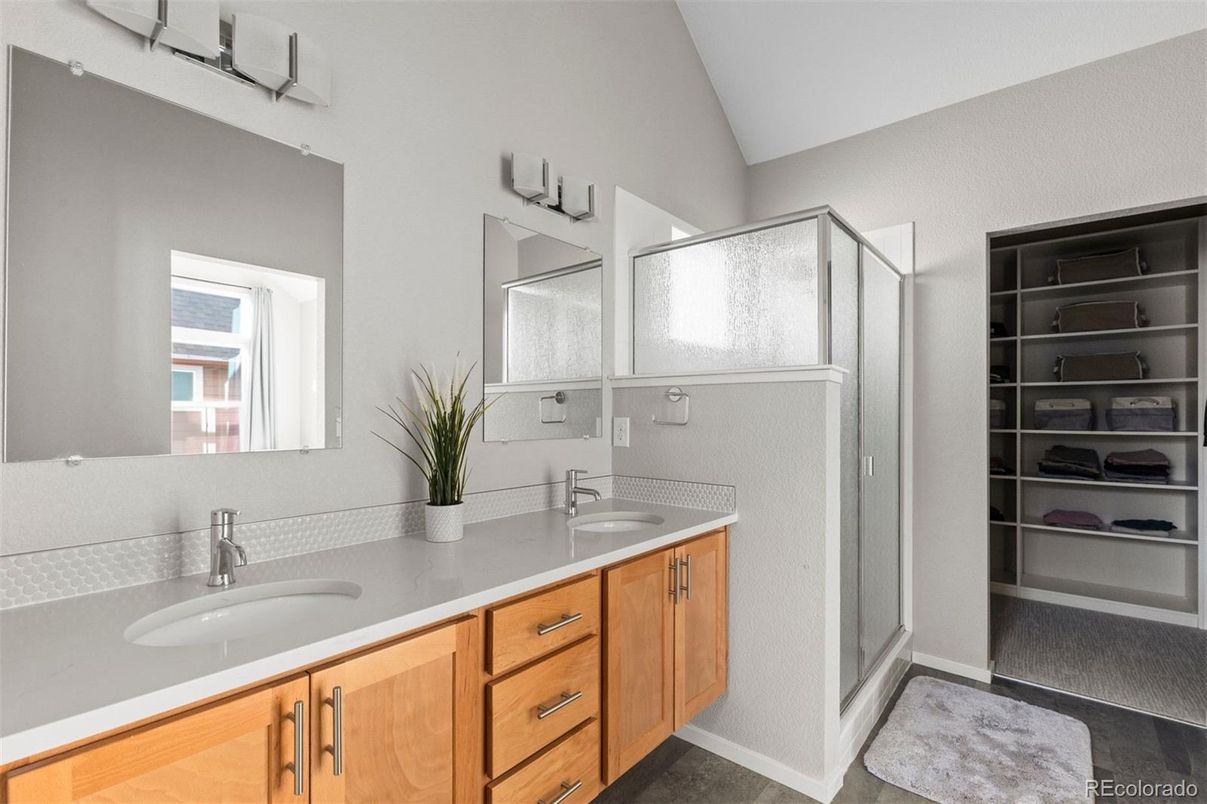 Bathroom, Dual Sink Vanities, Interior