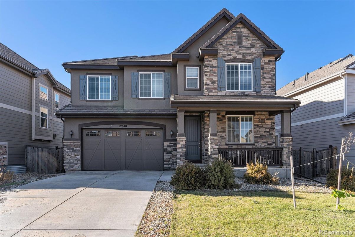 Attached, Exterior, Facade, American Craftsman