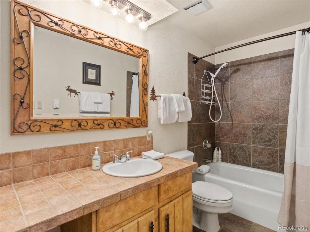Bathroom, Interior, Tile Countertops