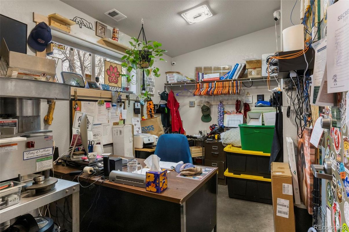 Home Office, Interior