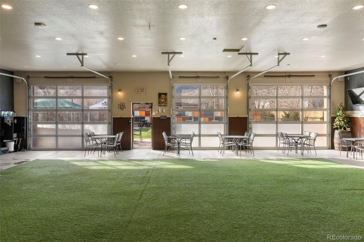 Dining room, Interior, Recessed Lighting