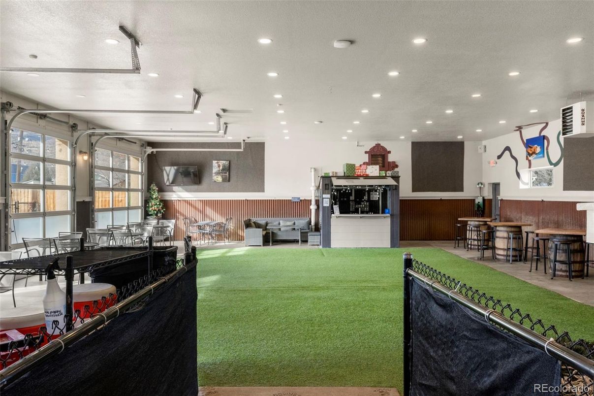 Dining room, Interior, Recessed Lighting