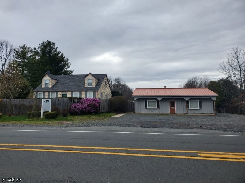 Exterior, Facade, Farmhouse