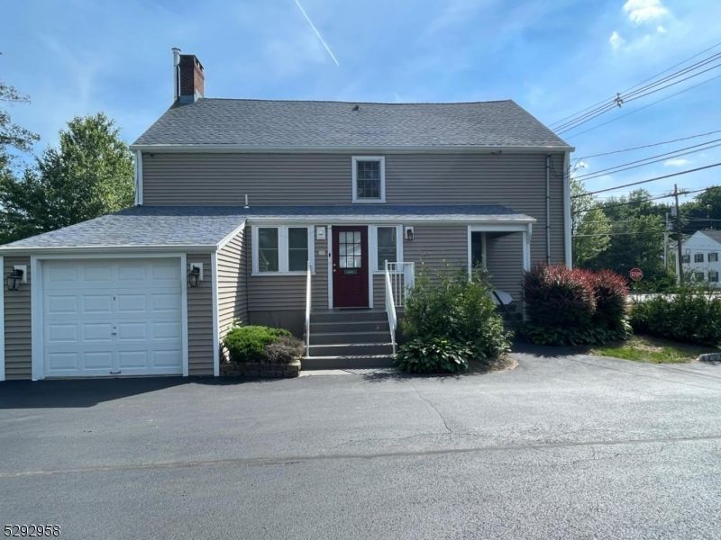 Attached, Exterior, Facade, Cape Cod