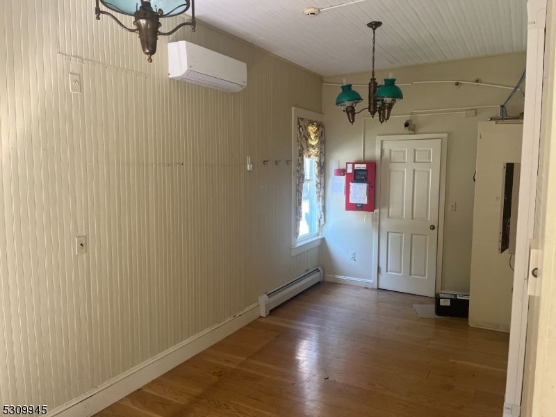 Interior, Pendant Lights, Wood Texture Flooring