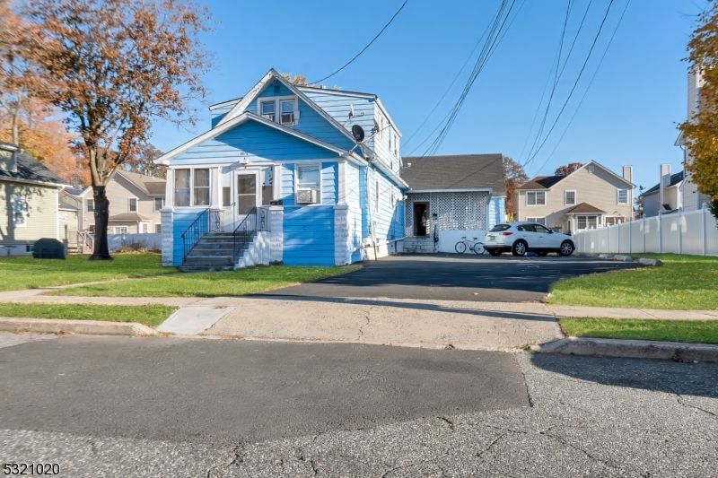Exterior, Facade, Cape Cod
