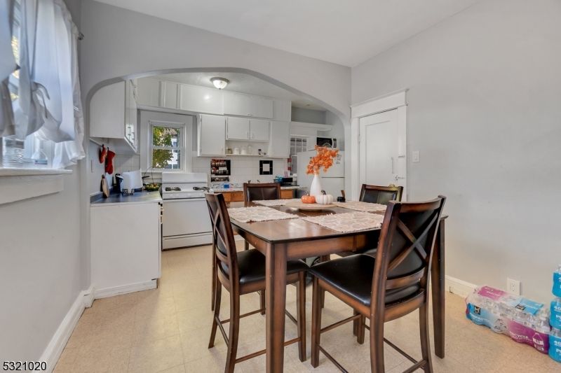 Dining room, Interior, Kitchen, Stainless Steel Appliances