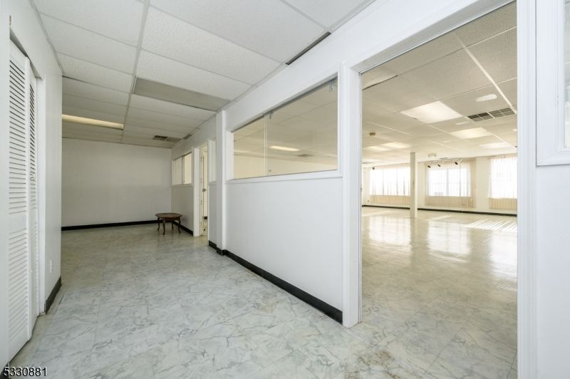 Empty room, Interior, Marble, Recessed Lighting