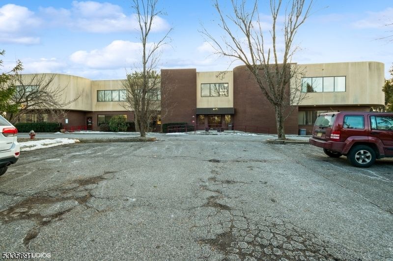 Exterior, Facade, None