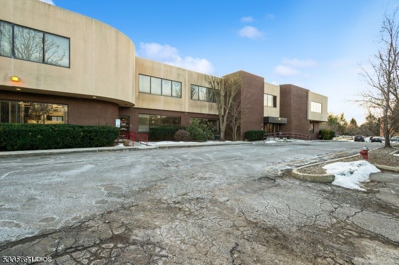 Backyard, Exterior, Facade, Brick Facade, Modern