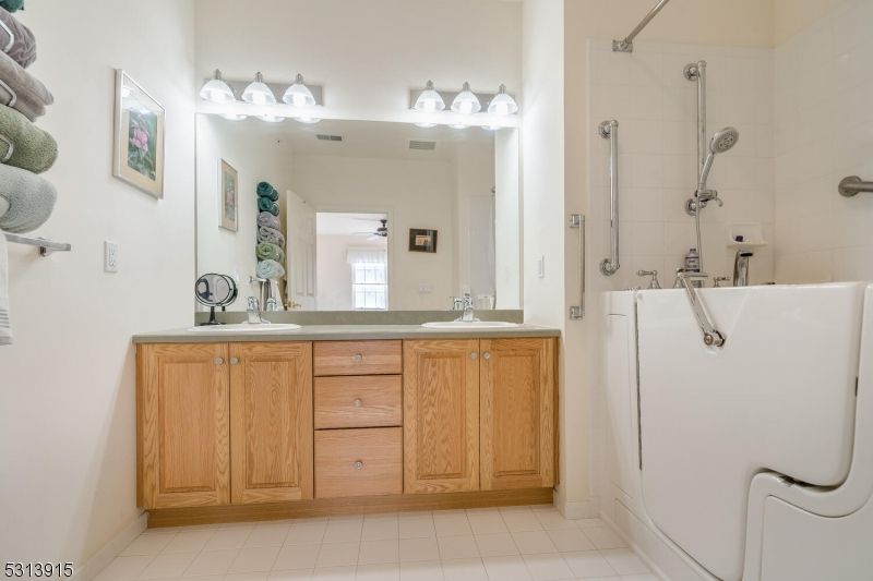 Bathroom, Dual Sink Vanities, Interior