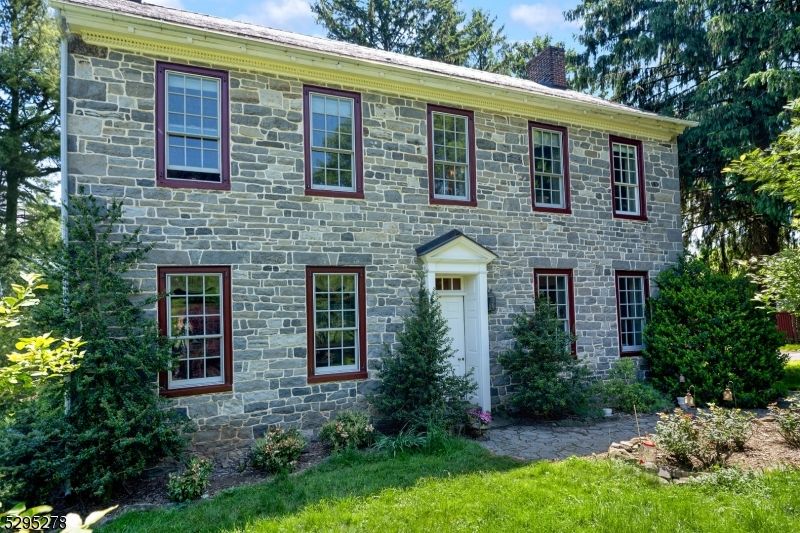 Exterior, Facade, Brick Facade, Georgian