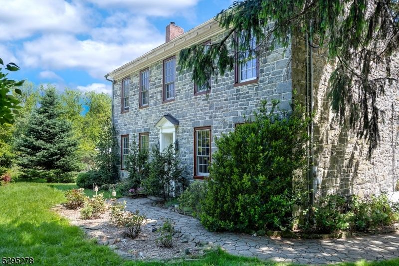 Exterior, Facade, Georgian