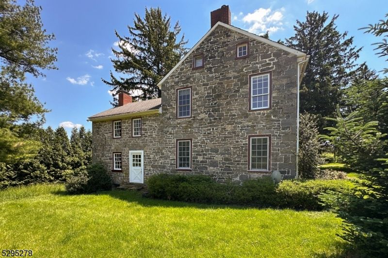 Backyard, Exterior, Facade, Brick Facade, Brick Traditional