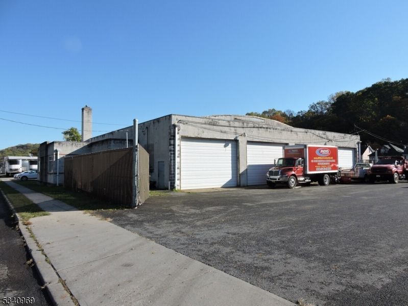 Detached Garage, Exterior