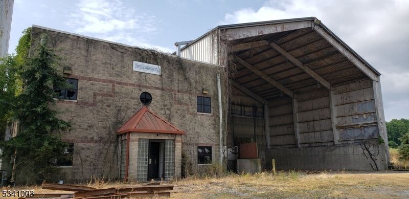 Backyard, Exterior, Facade, Brick Facade, None