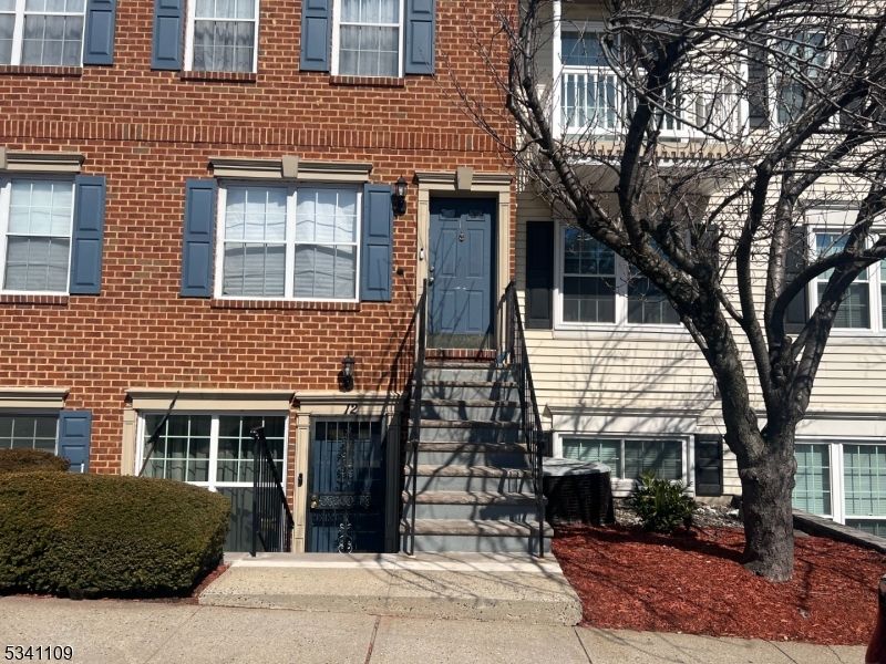 Exterior, Facade, Brick Facade, Rowhouse