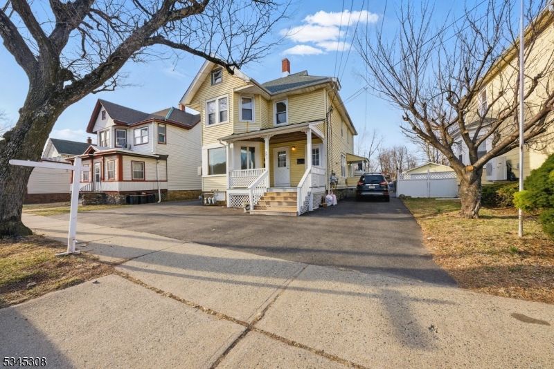 Backyard, Exterior, Facade, Queen Anne Victorian