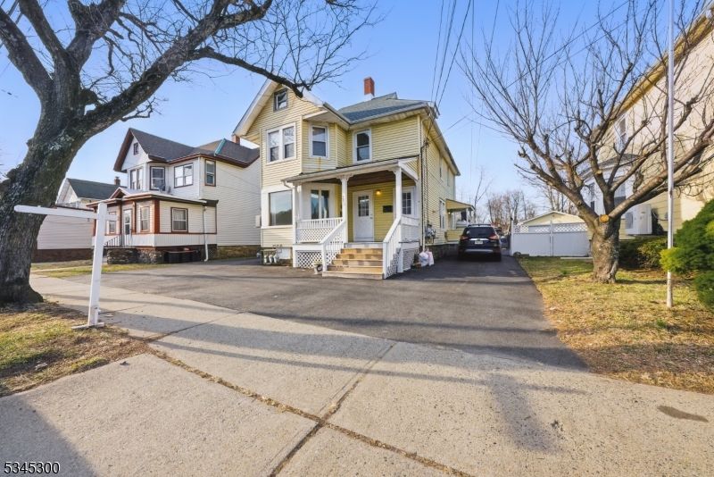 Backyard, Exterior, Facade, Queen Anne Victorian