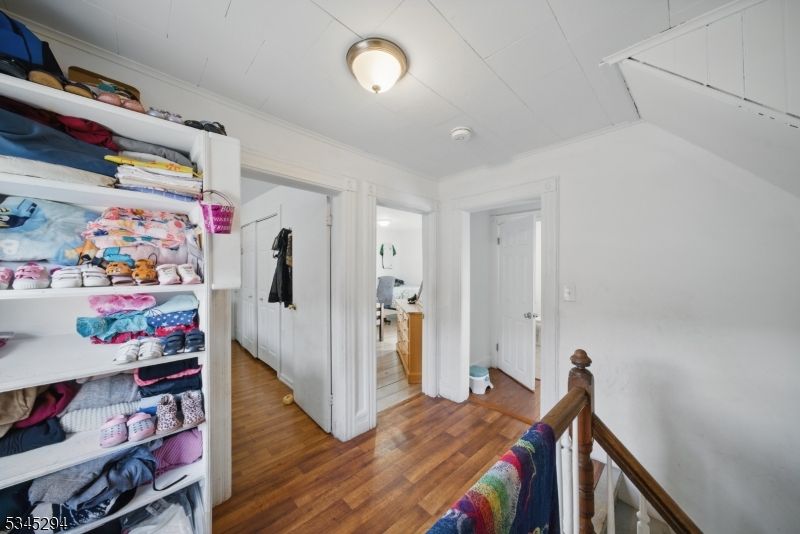 Interior, Walk-in Closets, Wood Texture Flooring