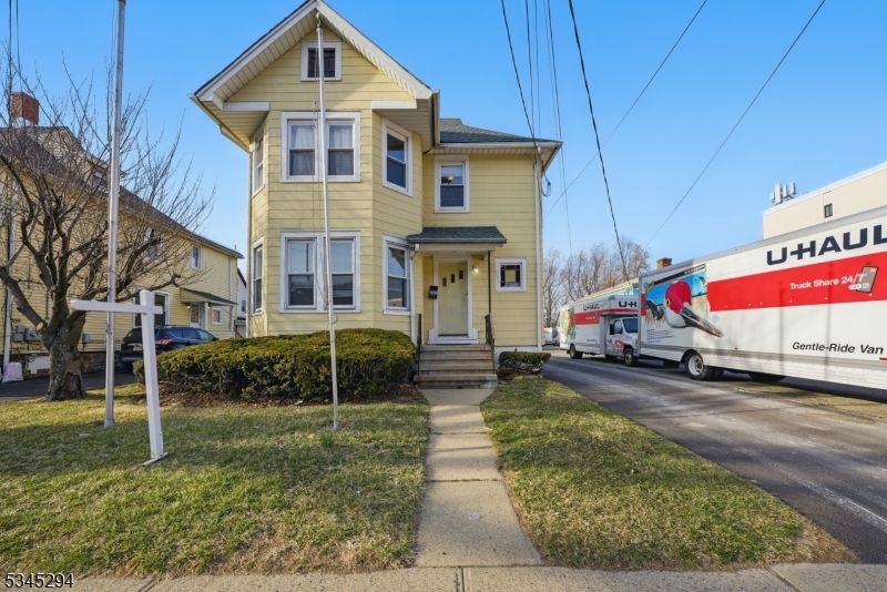 Exterior, Facade, Queen Anne Victorian