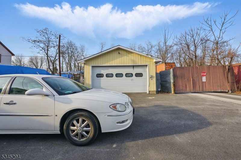 Detached Garage, Exterior