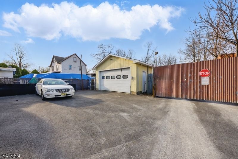 Detached Garage, Exterior