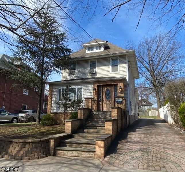 Exterior, Facade, Brick Facade, American Foursquare