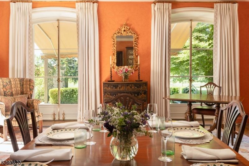 Dining room, Interior