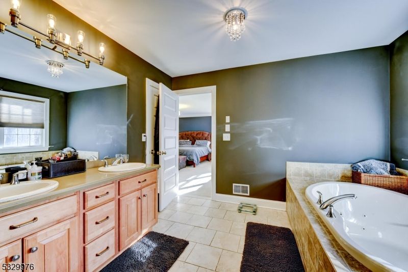 Bathroom, Bedroom, Dual Sink Vanities, Interior