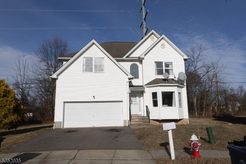 Attached, Exterior, Facade, Farmhouse