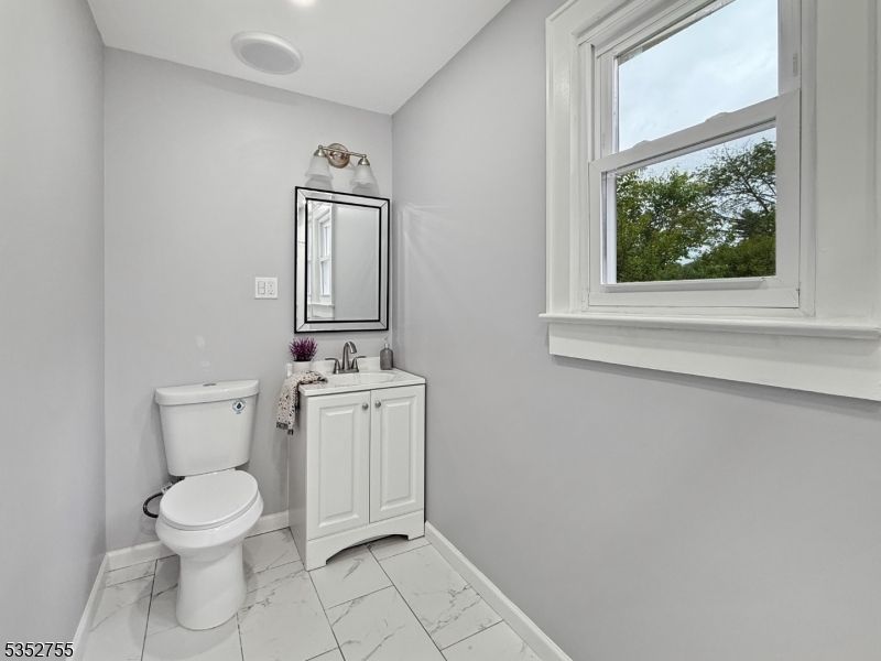 Bathroom, Interior, Marble, Recessed Lighting