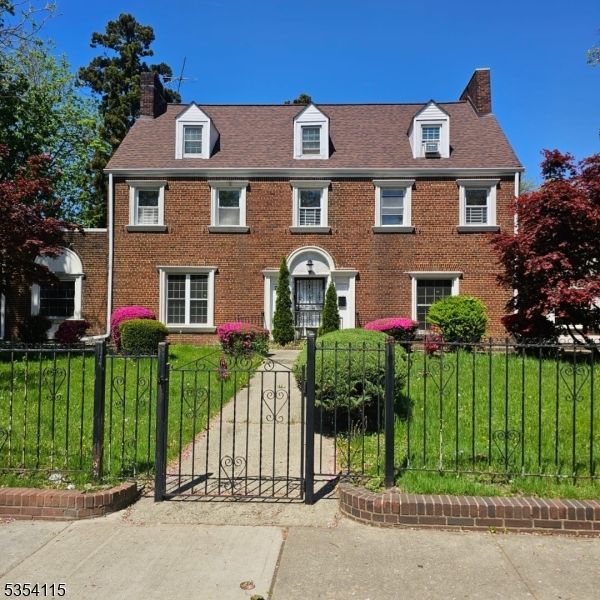 Exterior, Facade, Brick Facade, Georgian